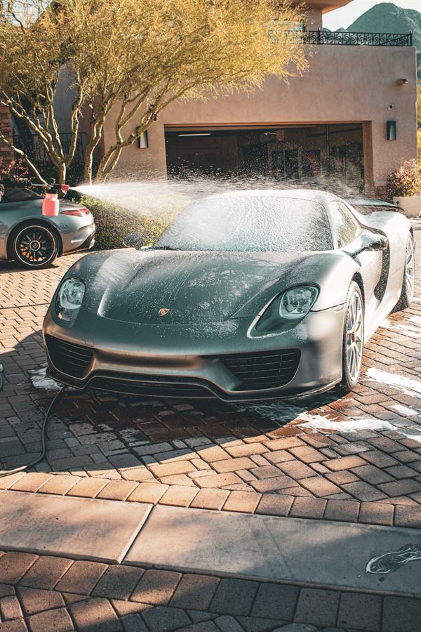 Porsche 918 Spyder front three-quarter view in a desert driveway